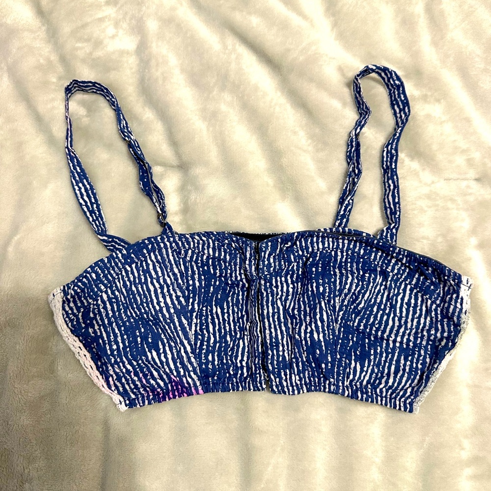 Hollister blue and white stripe cropped top with lace on sides size MEdium